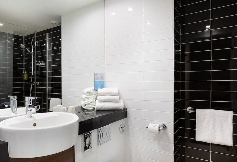 اتاق استاندارد, Holiday Inn Express   Marseille Airport, An Ihg