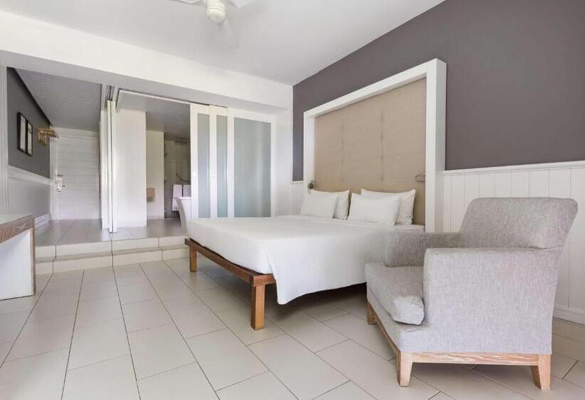 اتاق پرمیوم با چشم‌انداز دریا, Radisson Blu Azuri Resort & Spa
