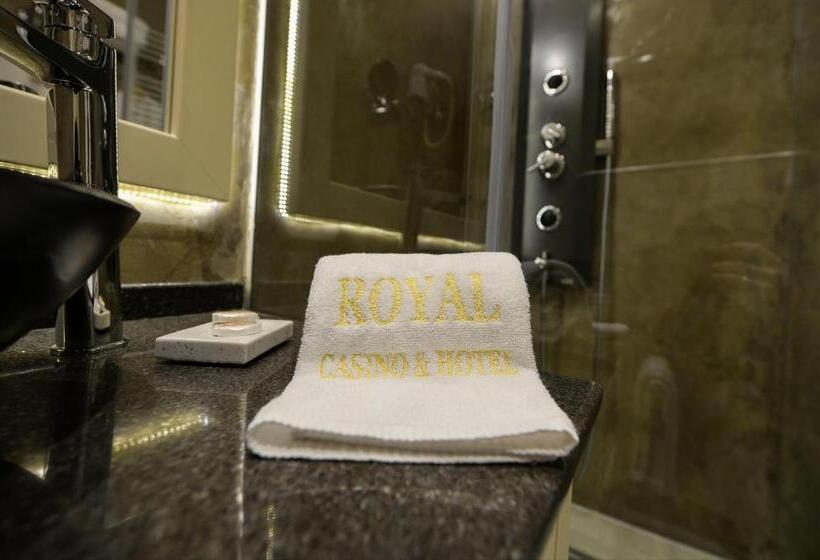اتاق استاندارد با تخت بزرگ, Royal Casino &