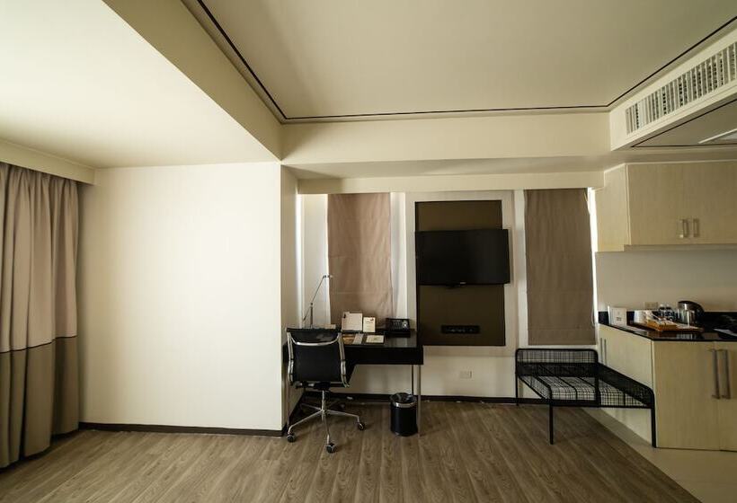 Quarto Premium, Seda Centrio  Cagayan De Oro