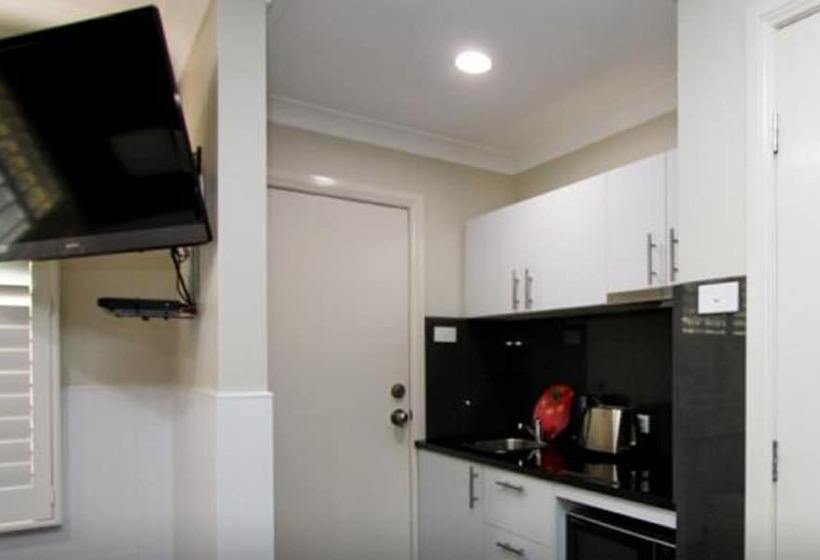 استودیوی استاندارد, Jesmond Executive Villas