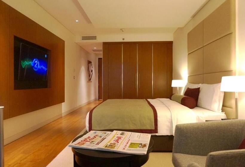 اتاق لوکس با تخت بزرگ, Oryx Airport Hotel  Transit Only