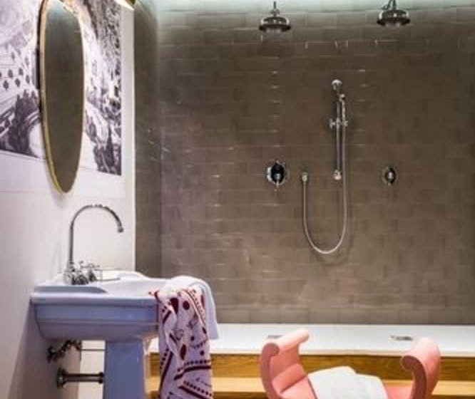اتاق لوکس با بالکن, Soprarno Suites