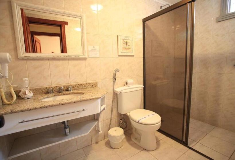 اتاق لوکس سه تخته, Petit Hotel Provence Gramado