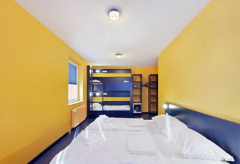 اتاق استاندارد چهارنفره با سرویس بهداشتی مشترک, Bed Nbudget City   Hostel