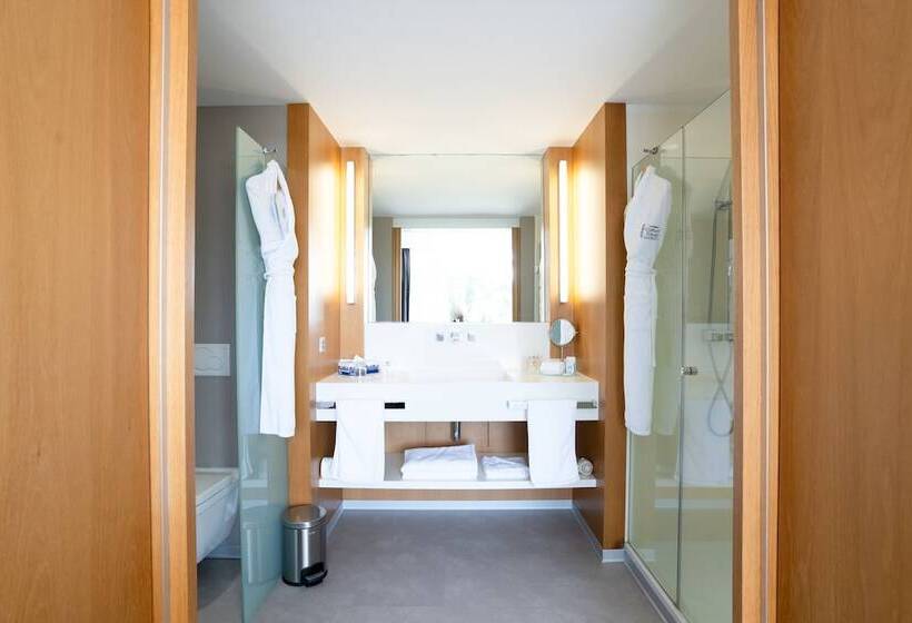 سوئیت با تخت بزرگ, Chateau Royal Beach Resort & Spa, Noumea