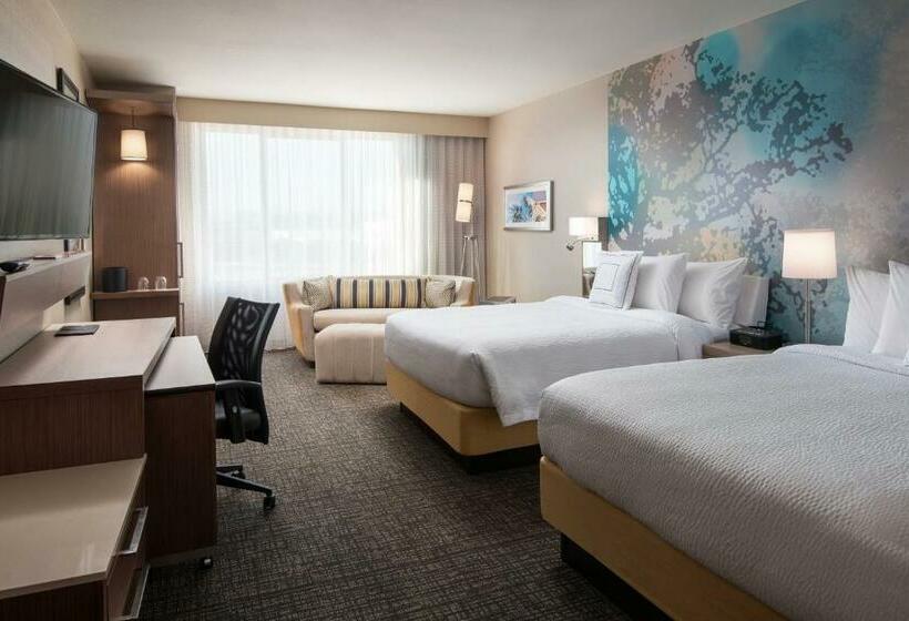 اتاق لوکس با چشم‌انداز استخر, Courtyard By Marriott Irvine Spectrum