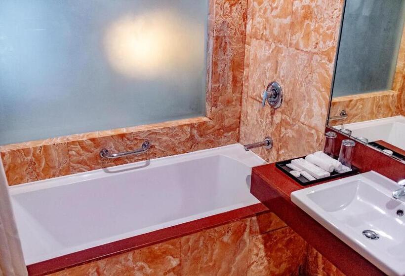 اتاق لوکس, Crown Regency Beach Resort