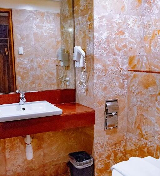 اتاق لوکس, Crown Regency Beach Resort