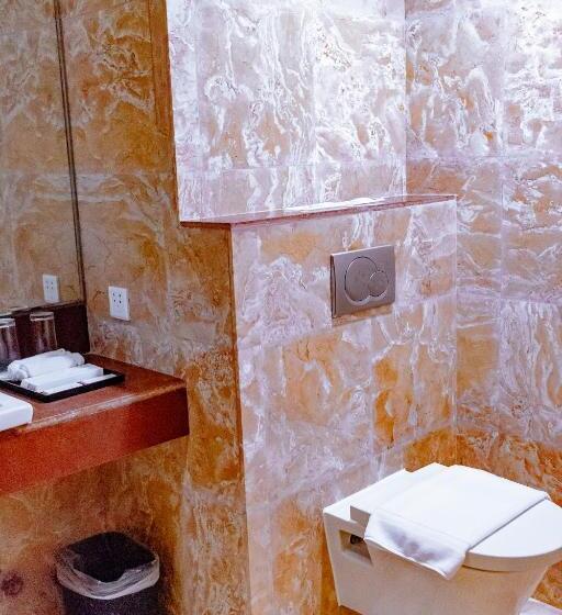 سوییت جونیور, Crown Regency Beach Resort