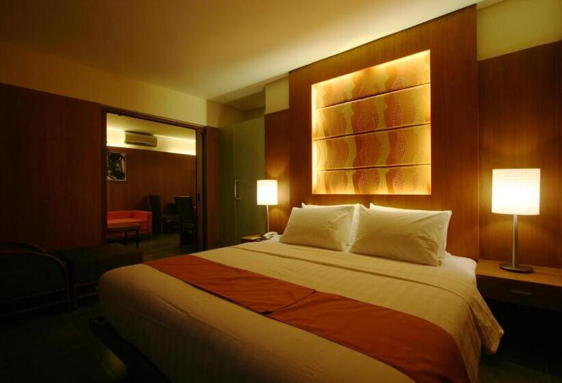 سوییت جونیور, Crown Regency Beach Resort