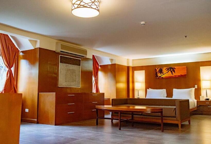 سوییت اجرایی, Crown Regency Beach Resort