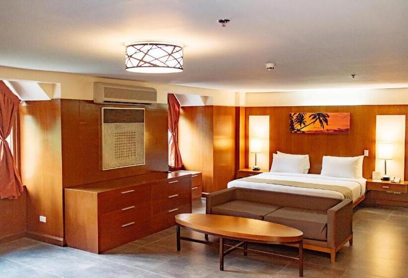 سوییت اجرایی, Crown Regency Beach Resort