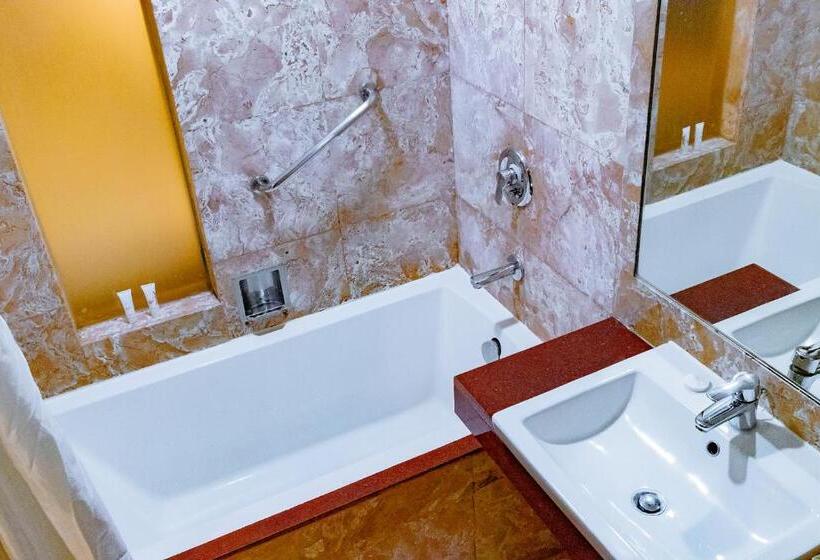 اتاق سوپریور, Crown Regency Beach Resort