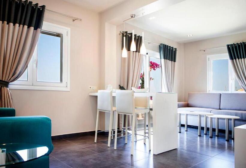 سوییت جونیور لوکس با چشم‌انداز دریا, Dionysos Village Resort