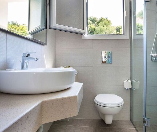 سوئیت کلاسیک, Dionysos Village Resort