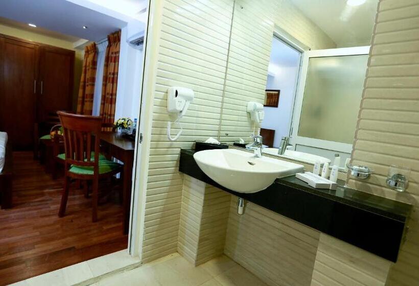 اتاق سوپریور با تخت بزرگ, Gsh Colombo