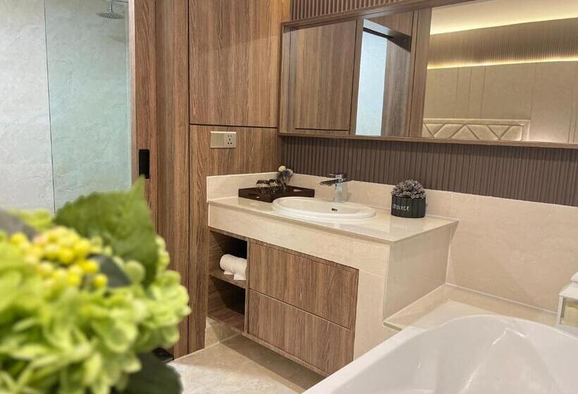 سوئیت با بالکن, Harmony Phnom Penh