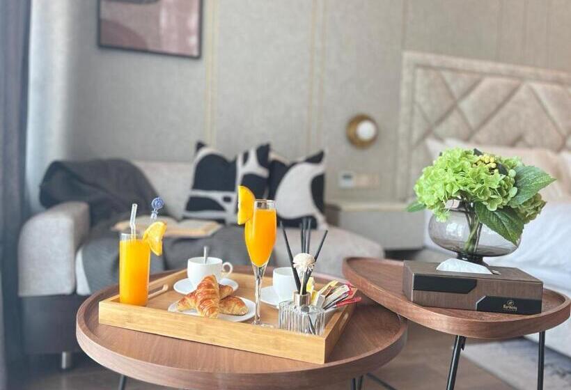 سوئیت با بالکن, Harmony Phnom Penh