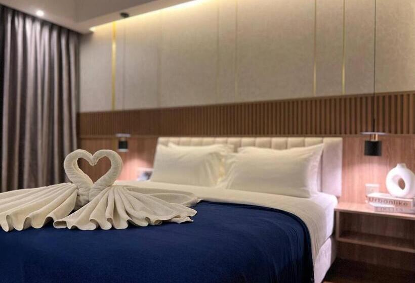 اتاق لوکس با بالکن, Harmony Phnom Penh
