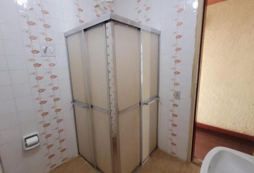 اتاق اکونومی, Hotur
