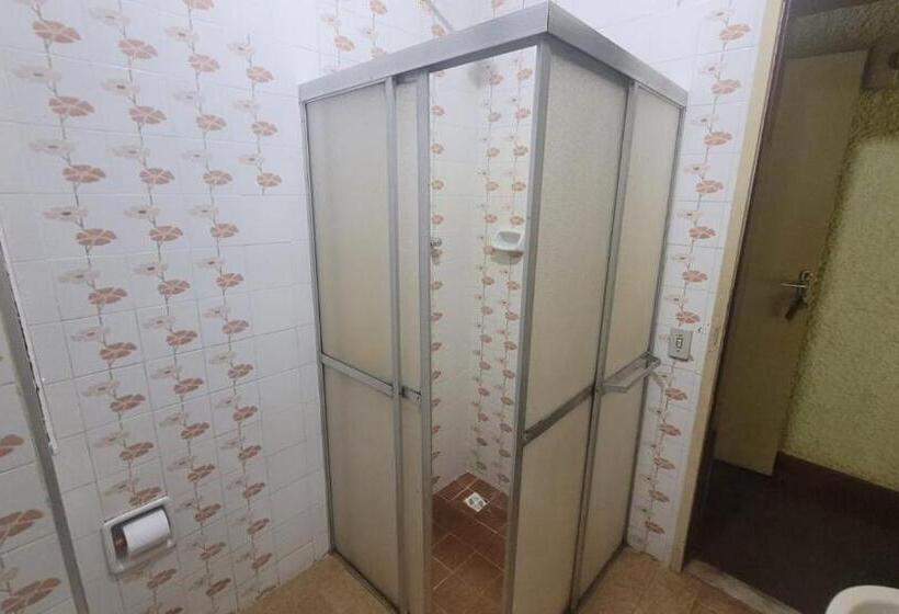 اتاق اکونومی, Hotur