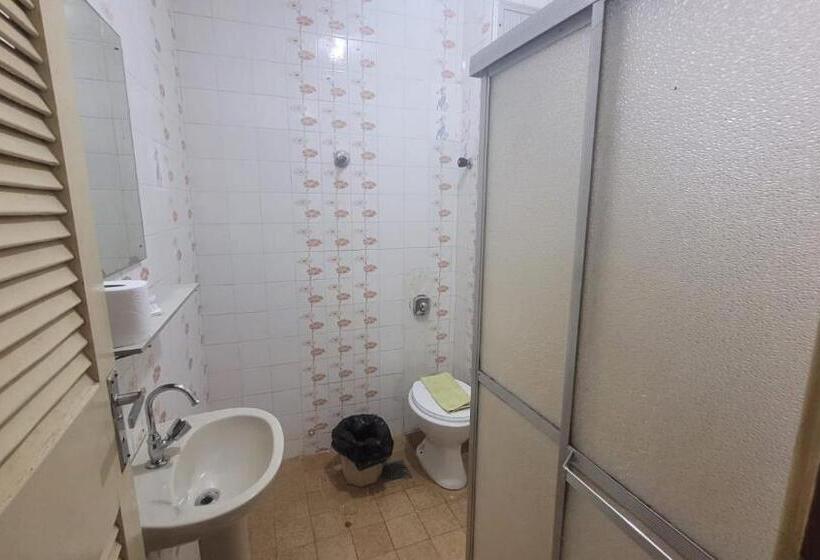 Economy Triple Room, Hotur