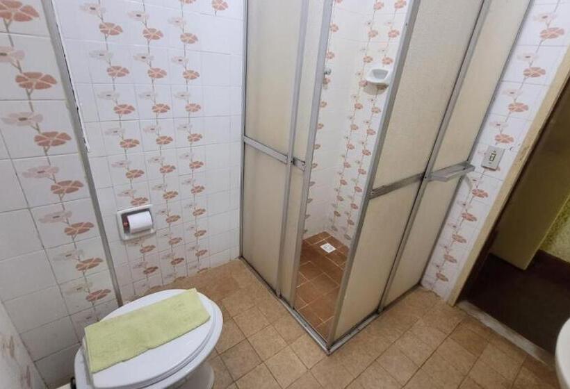 Economy Triple Room, Hotur