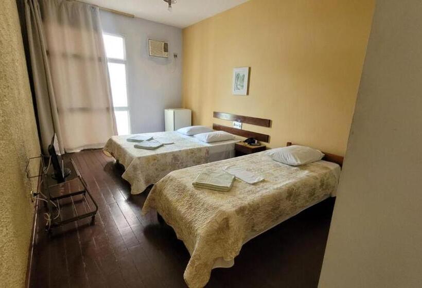 Economy Triple Room, Hotur
