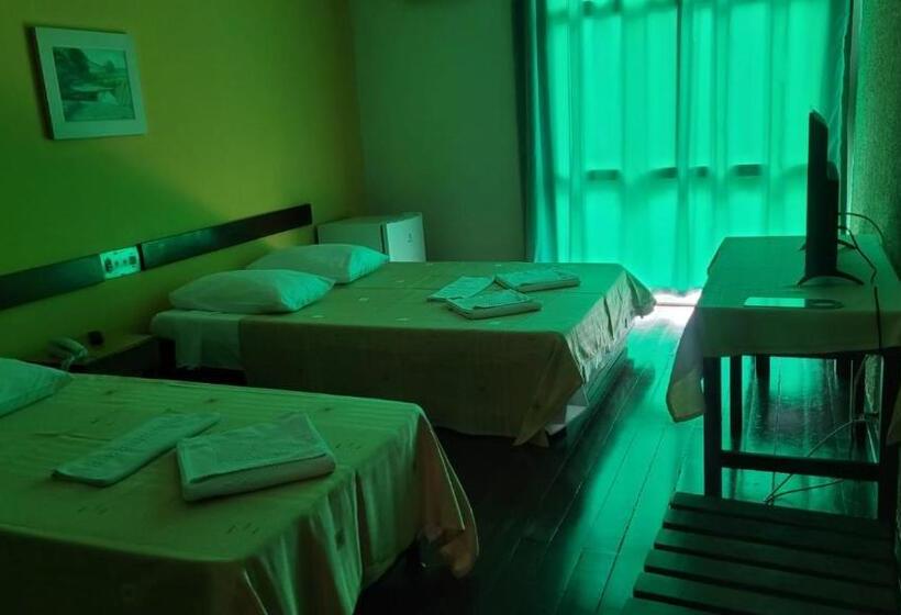 Economy Triple Room, Hotur