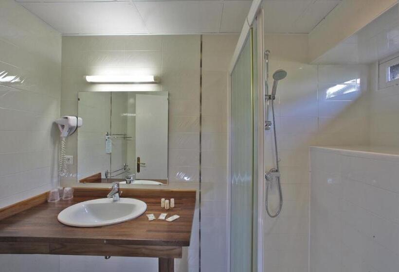 اتاق استاندارد چهار تخته, Hôtel Le Madrigal