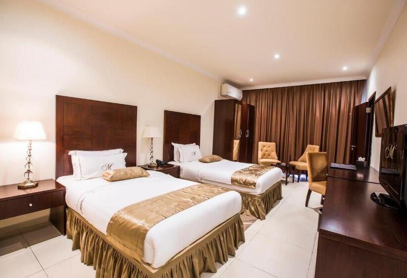 Deluxe Room, Mikhael S