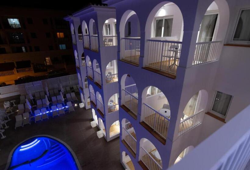 سوییت جونیور, R2 Bahia Cala Ratjada  Adults Only
