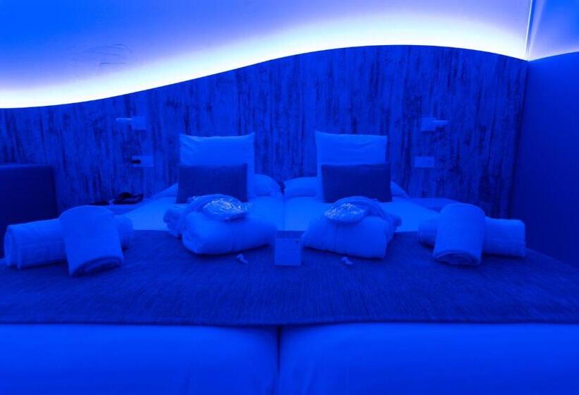 سوییت جونیور, R2 Bahia Cala Ratjada  Adults Only