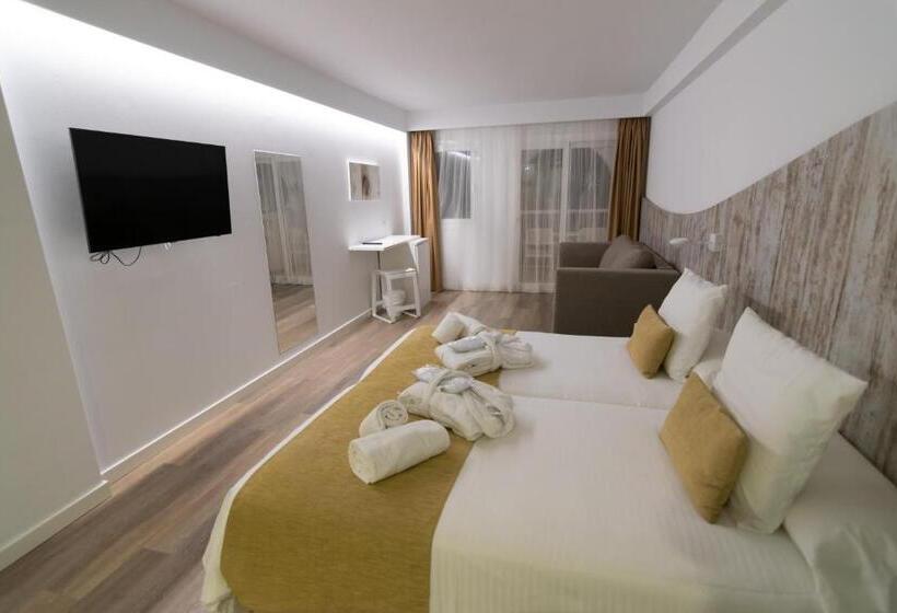 سوییت جونیور, R2 Bahia Cala Ratjada  Adults Only