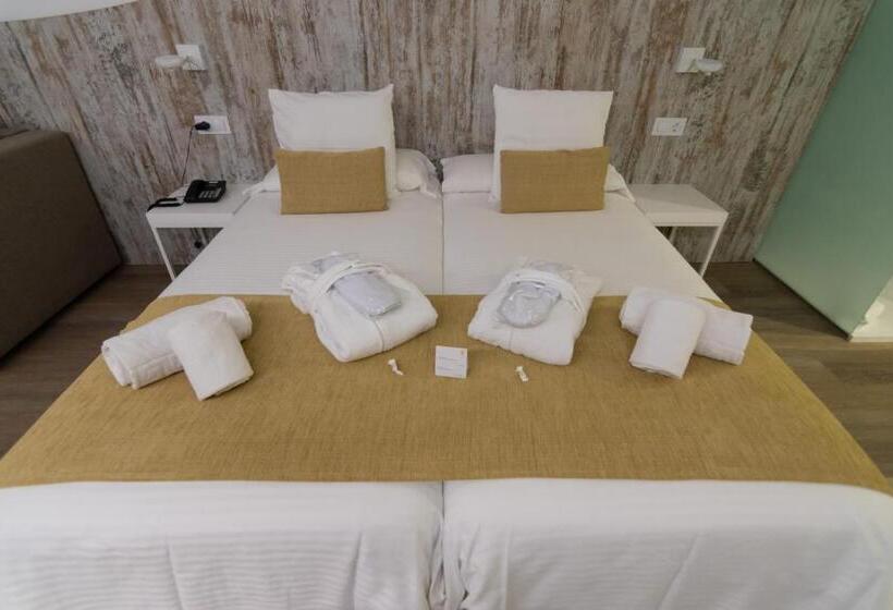 سوییت جونیور, R2 Bahia Cala Ratjada  Adults Only