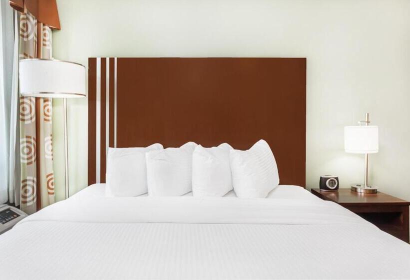 Chambre Standard Lit King Size, Ramada By Wyndham Carlyle