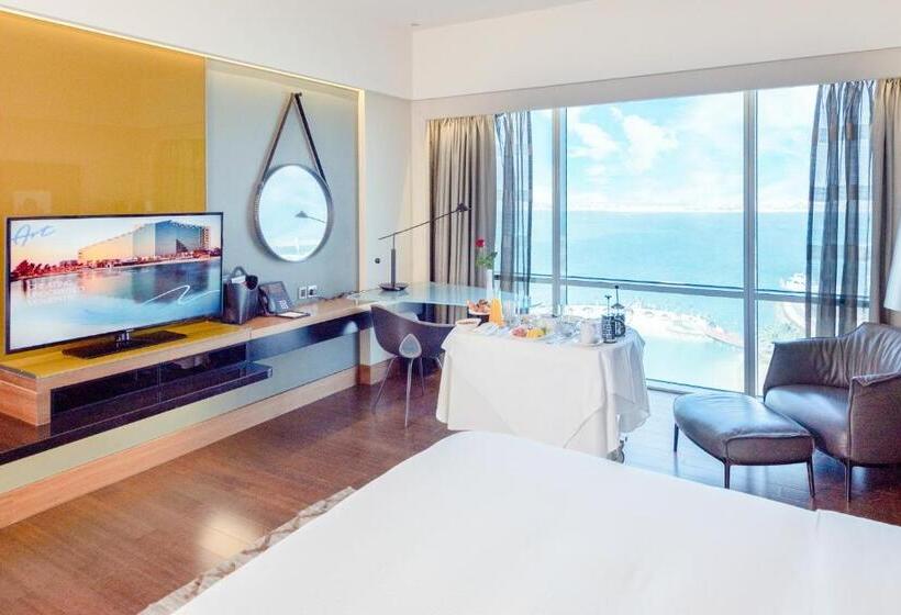 Club Room King Bed, The Art Hotel & Resort