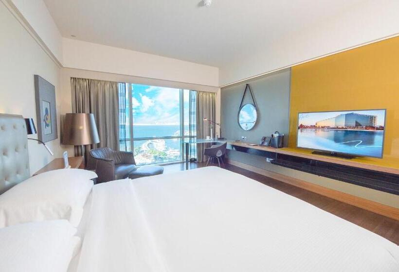 Club Room King Bed, The Art Hotel & Resort
