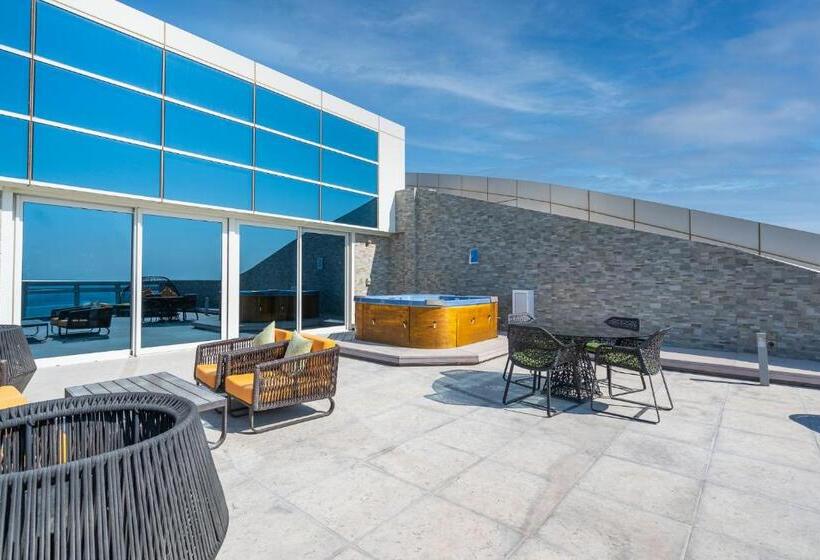 سوئیت رویال, The Art Hotel & Resort