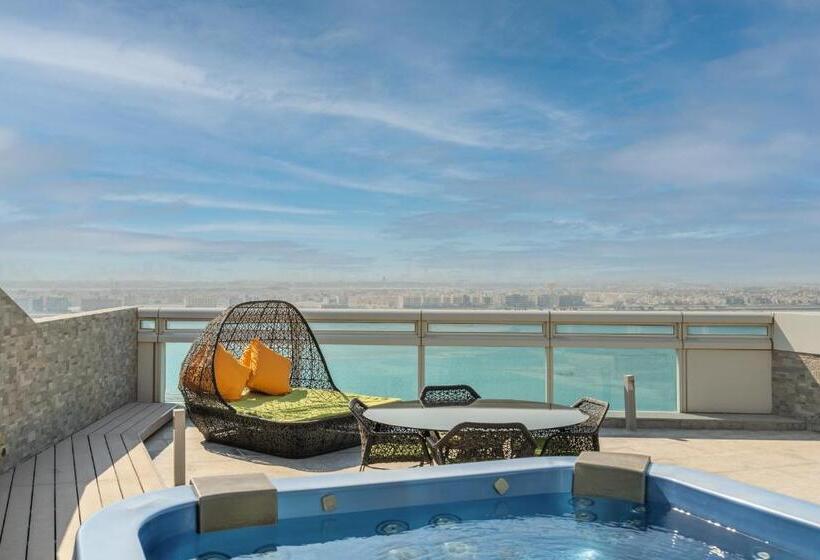 سوئیت رویال, The Art Hotel & Resort
