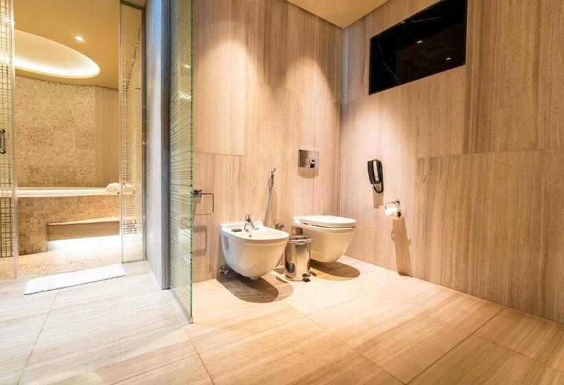 سوئیت کلاب, The Art Hotel & Resort