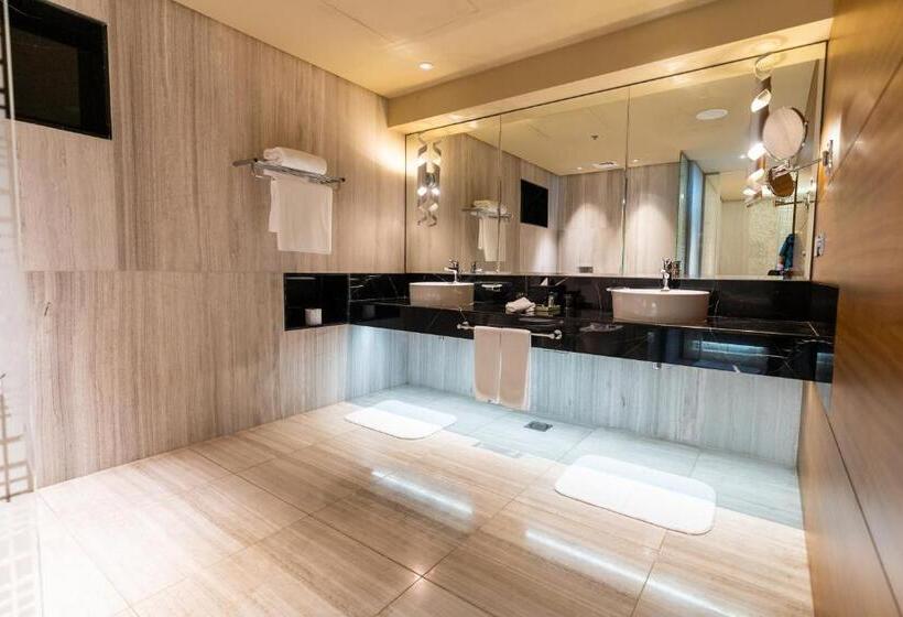 سوئیت کلاب, The Art Hotel & Resort