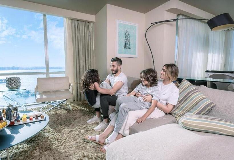 سوئیت کلاب, The Art Hotel & Resort