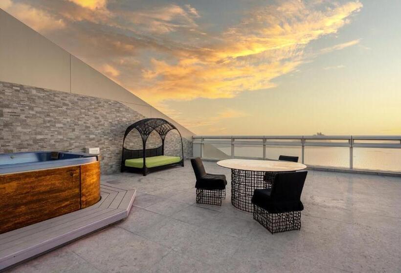 سوئیت کلاب, The Art Hotel & Resort