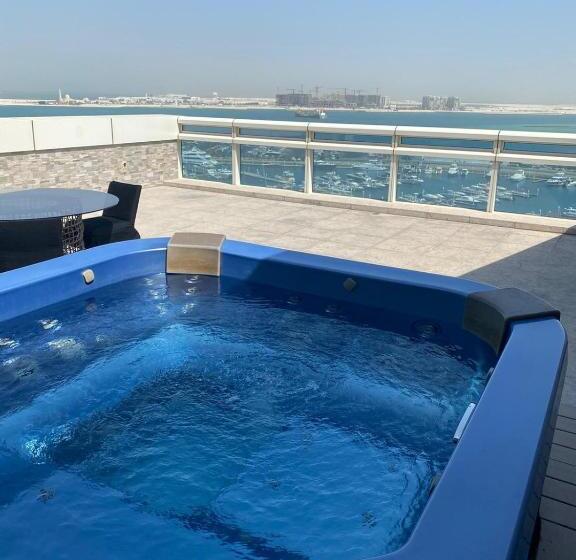 سوئیت کلاب, The Art Hotel & Resort