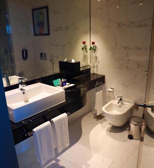 اتاق کلاب, The Art Hotel & Resort