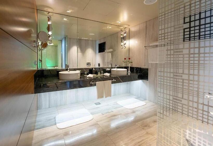 سوئیت رویال, The Art Hotel & Resort