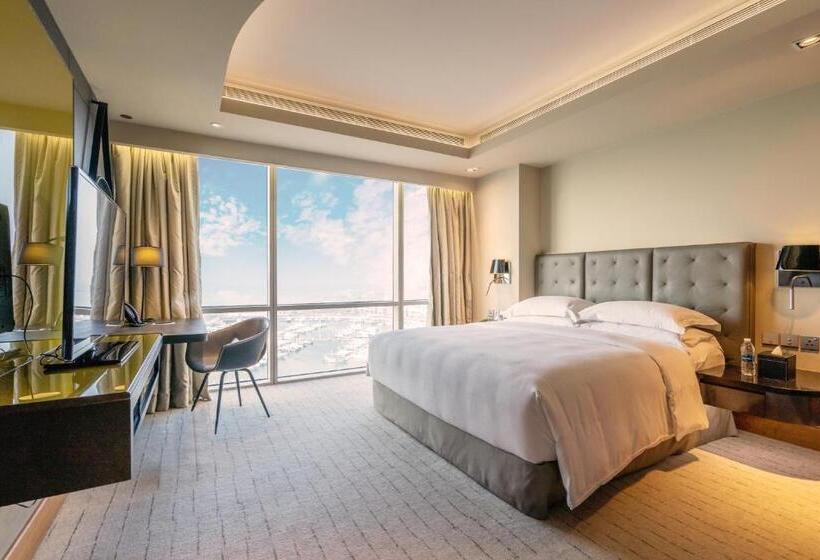 سوئیت رویال, The Art Hotel & Resort