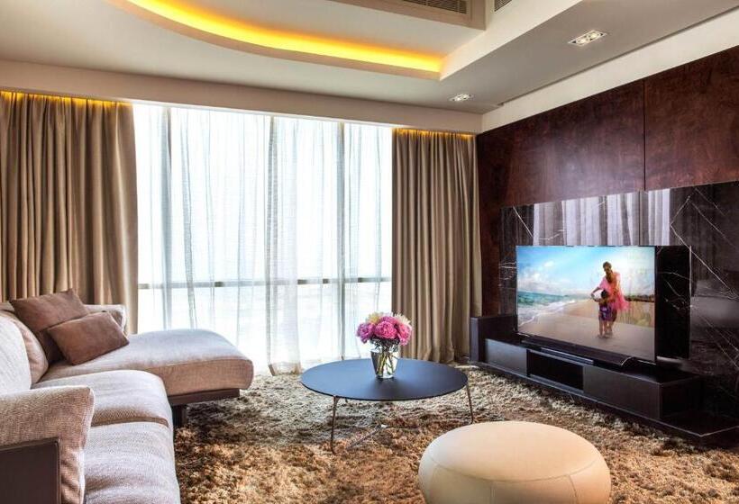سوئیت کلاب, The Art Hotel & Resort